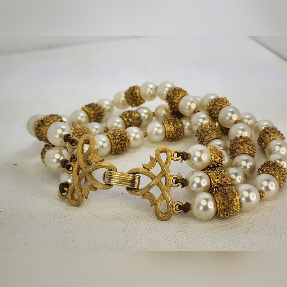 Crown Trifari 1950s pearl bracelet - Picture 6 of 10
